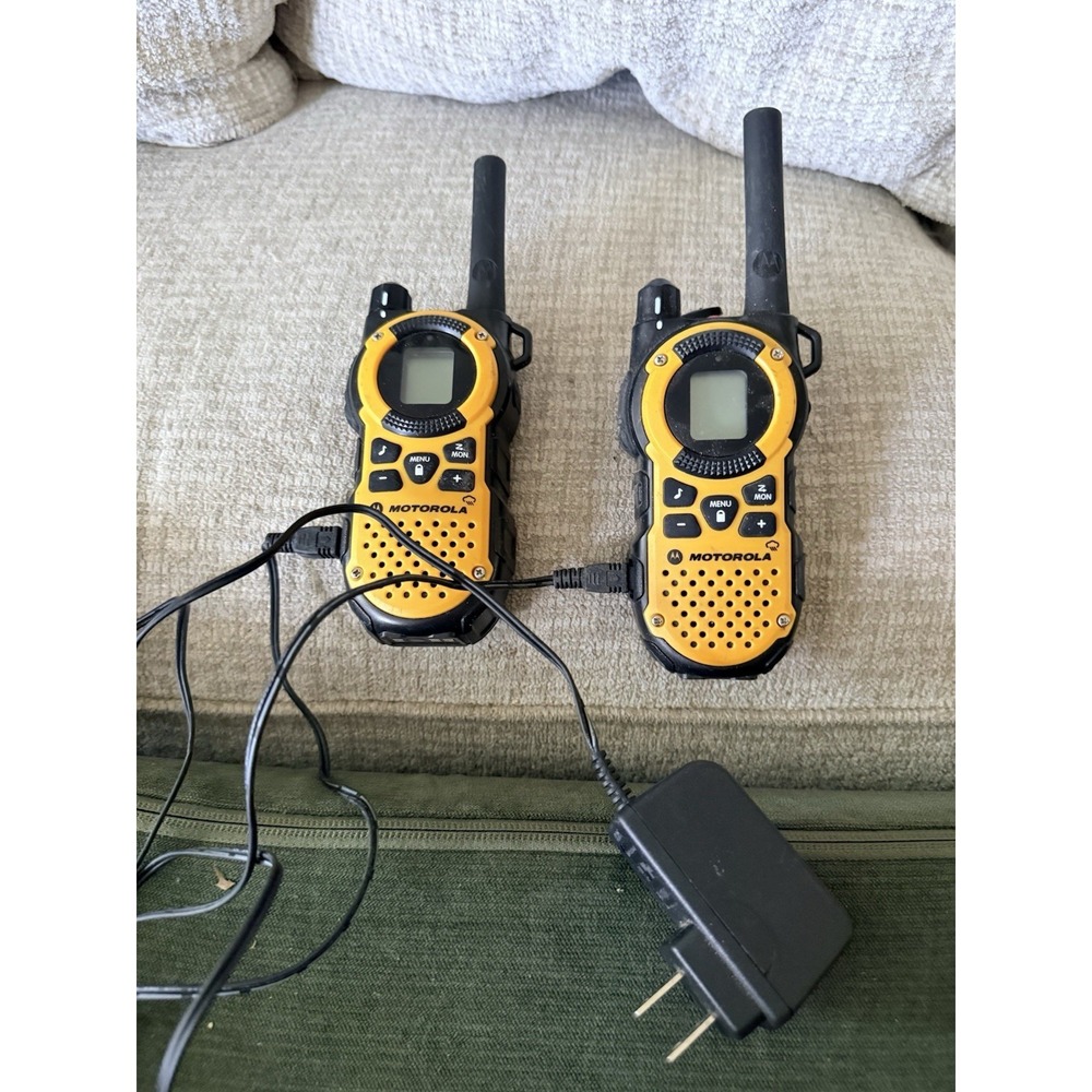 Pair Of Motorola MT350R 22-Channels 35 Mile TwoWay Walkie Talkie Radios Yellow
